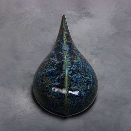 SW-128 Cordovan over SW-100 Blue Surf fired to cone 6